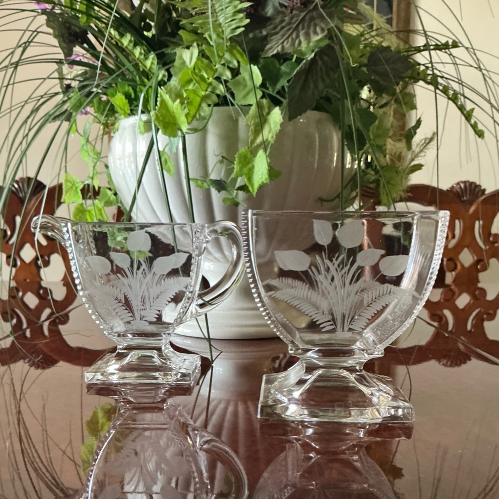 Jersey Lily Creamer and Sugar bowl by Riverside Glassworks